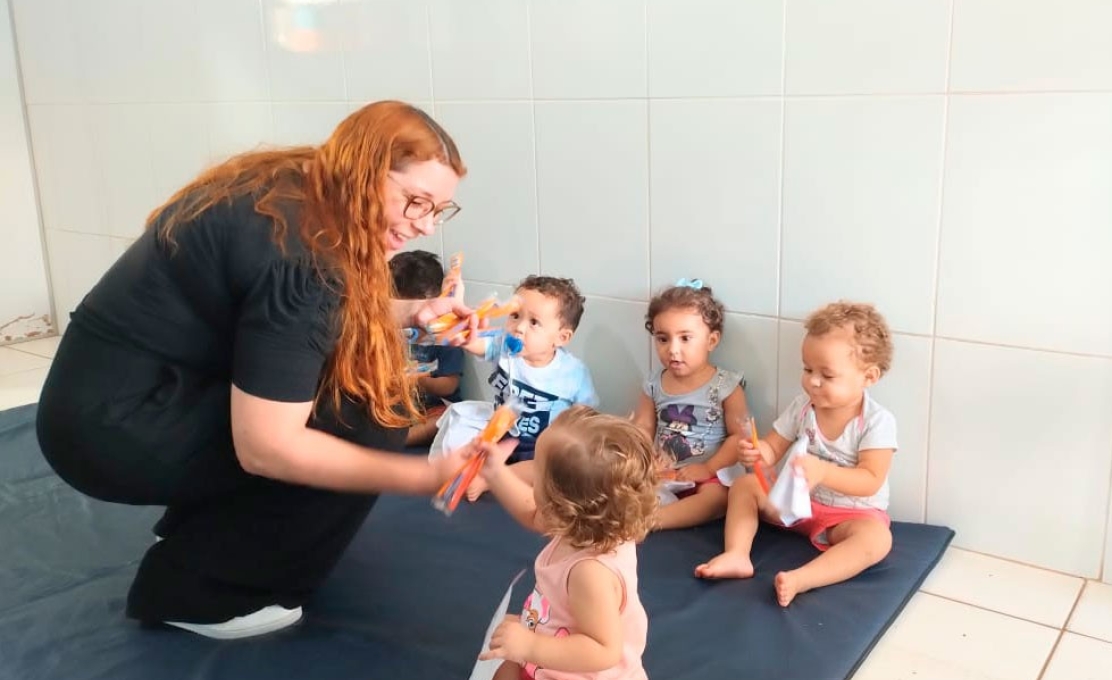 Crianças do CMEI Maria Testa Rodrigues aprendem a cuidar dos dentes
