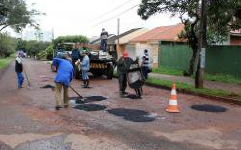 Governo Municipal realiza operação tapa-buracos
