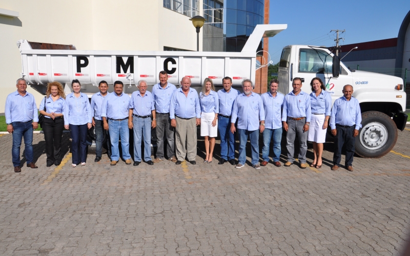 Prefeitura reforma caminhão da Secretaria de Serviços Municipais