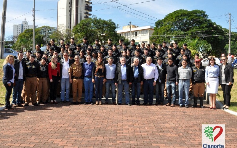 Autoridades celebram a chegada de 50 policiais militares à Cianorte