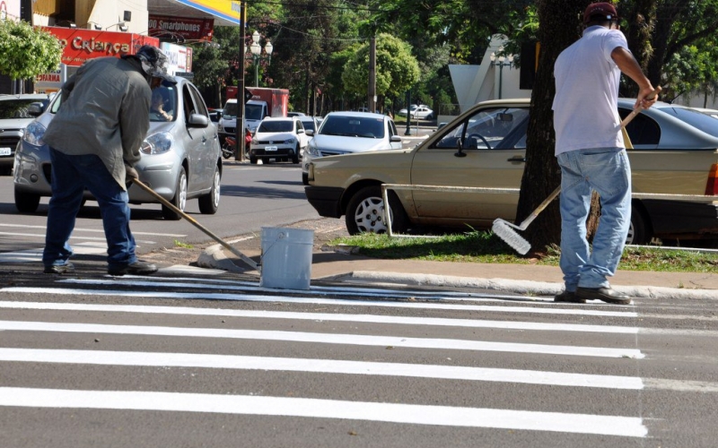 Governo Municipal revitaliza sinalização de trânsito