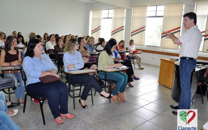 Professores recebem capacitação em Língua Portuguesa