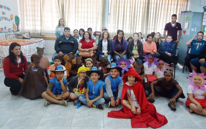 Escola Municipal Gonçalo Gutierres estimula a leitura em família