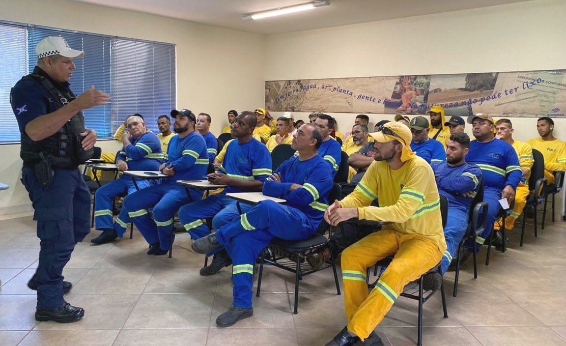 Diretran promove palestra sobre segurança viária para colaboradores da PAVI e Sanepar