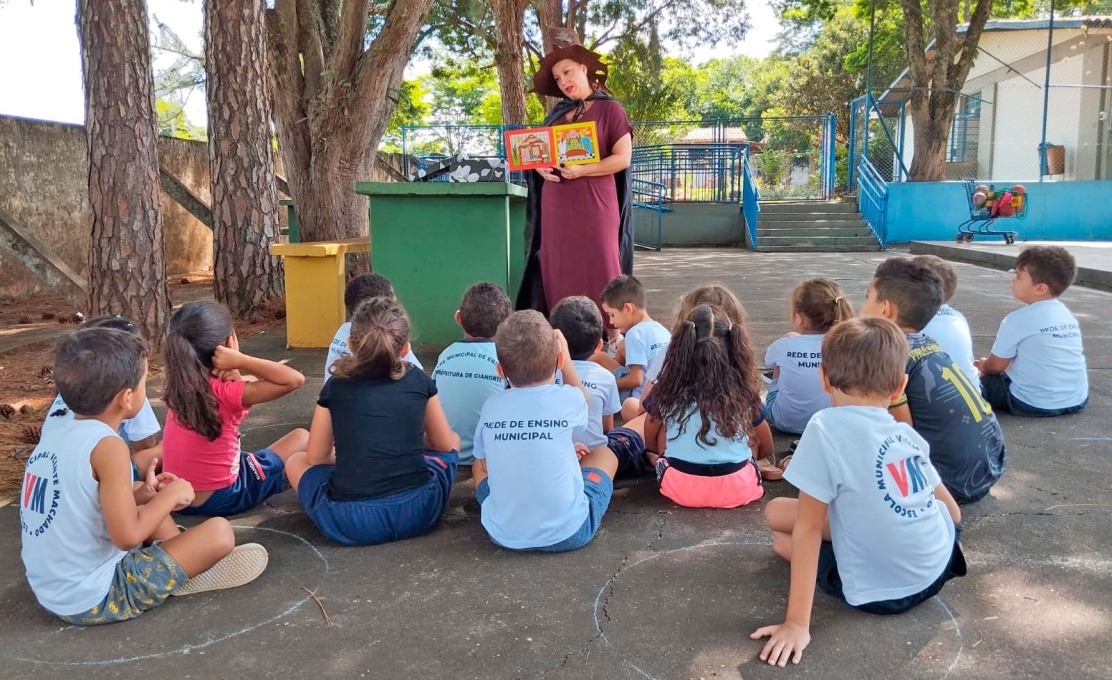 Rede Municipal de Ensino tem atividades temáticas no Dia Nacional do Livro Infantil