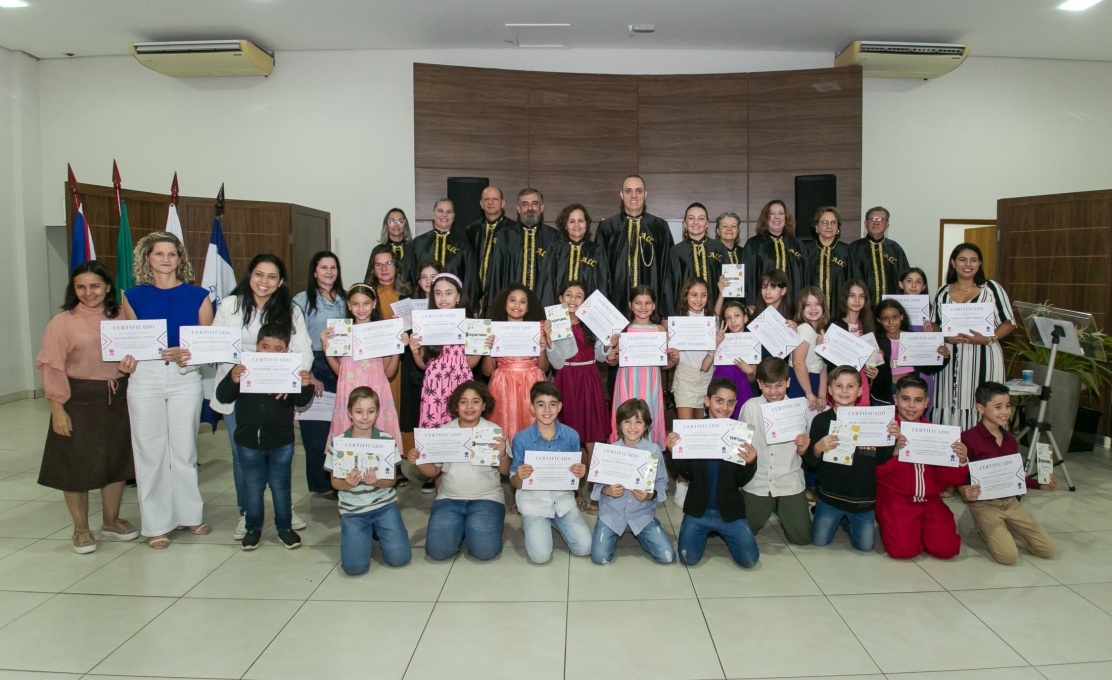 Escola Municipal Lúcia Moro recebe homenagem da Academia de Letras de Cianorte