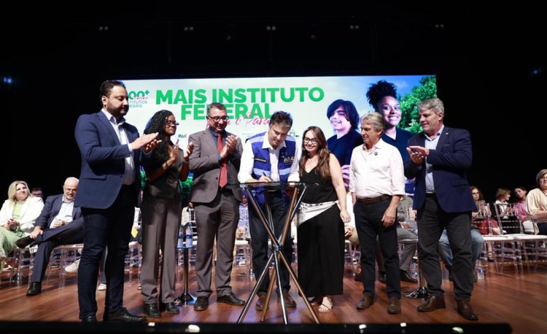 Ministro da Educação e reitor do IFPR assinam Ordem de Serviço para construção de campus em...