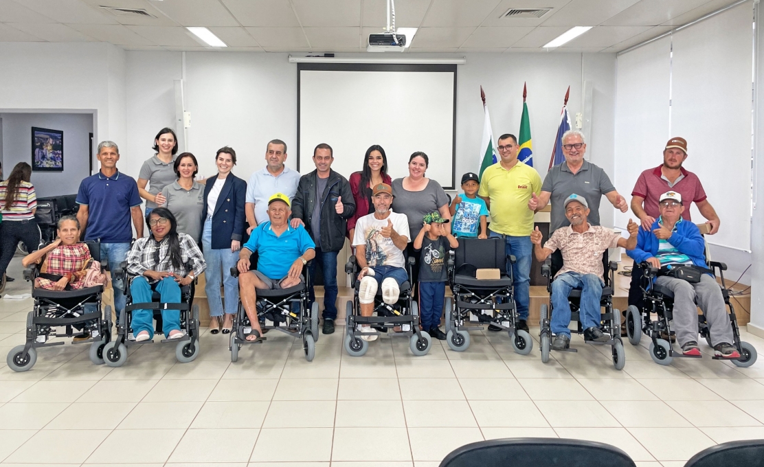 Prefeitura de Cianorte entrega sete cadeiras de rodas motorizadas
