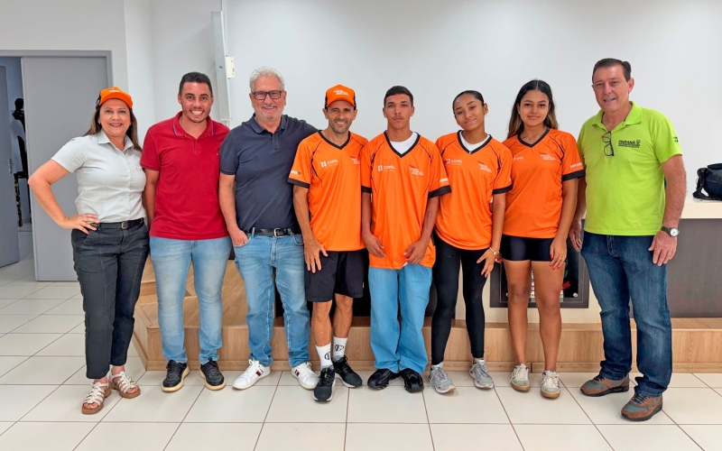 Atletas de Cianorte recebem kits da edição 2024 do Geração Olímpica e Paralímpica