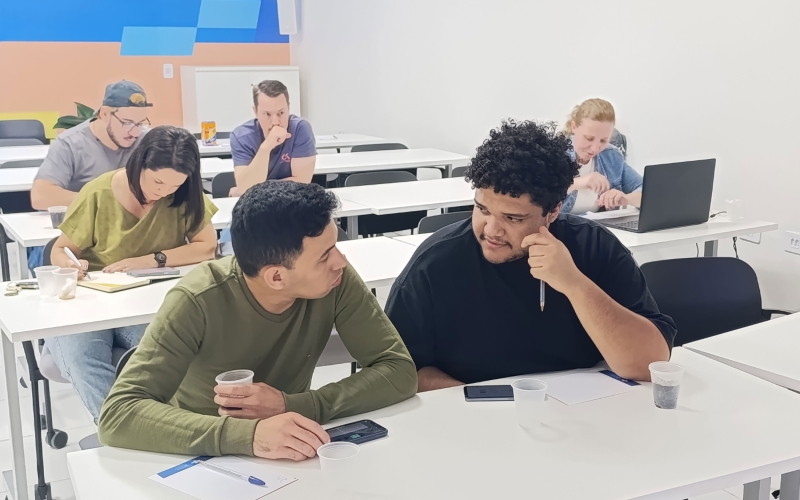 Moradores de rua participam de palestra sobre o uso de drogas