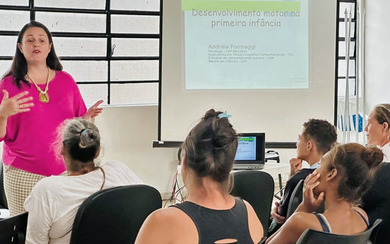 CRAS promove capacitação sobre desenvolvimento motor na primeira infância
