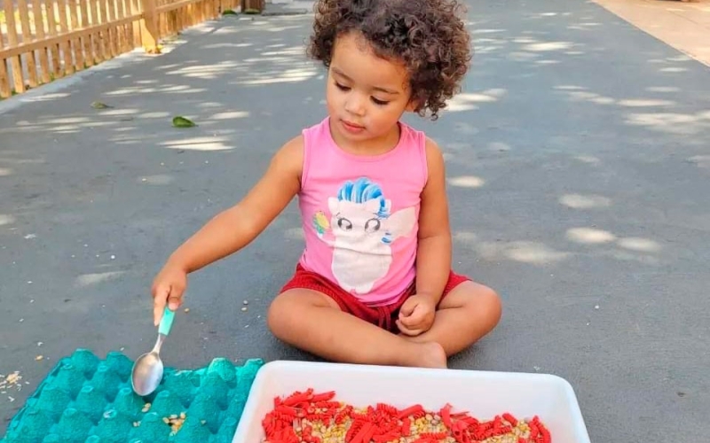 Projeto estimula os sentidos entre as crianças do CMEI Maria Testa Rodrigues