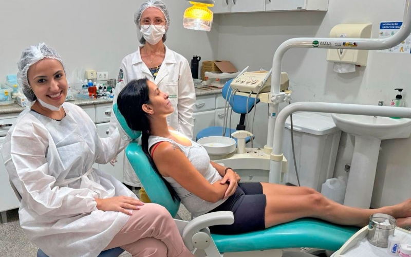 Professora é homenageada por destaque de projeto de sua autoria