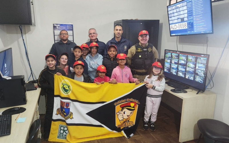 Crianças do projeto Policial Rodoviário Mirim visitam a Diretran 