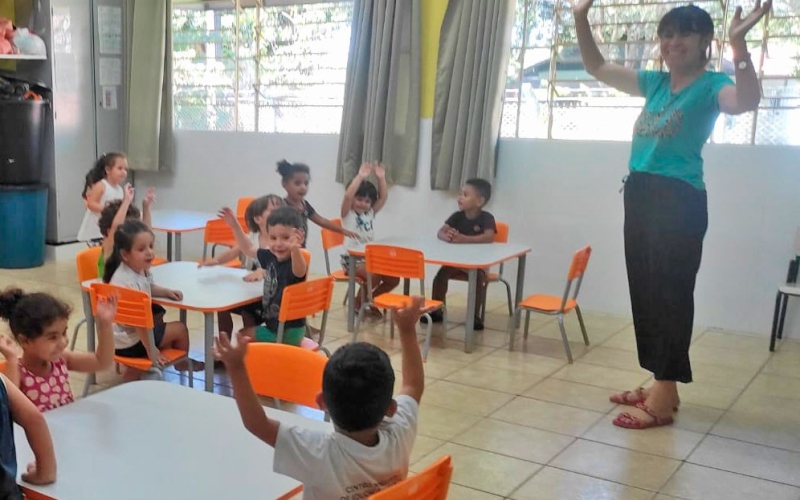 CMEIs recebem novos jogos de mesa e cadeiras