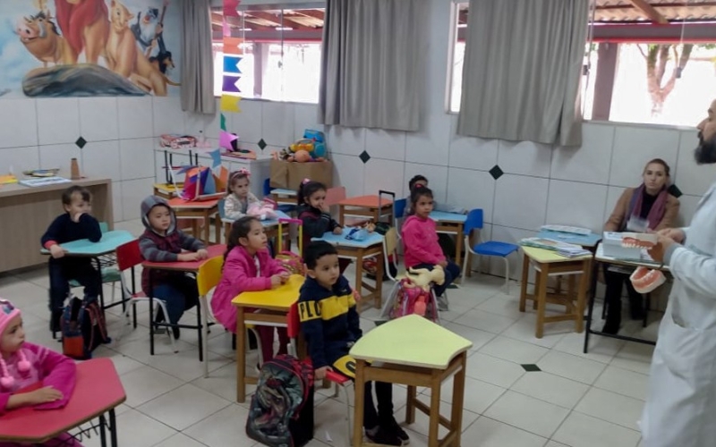 Alunos da Rede Municipal de Ensino recebem orientações sobre saúde bucal