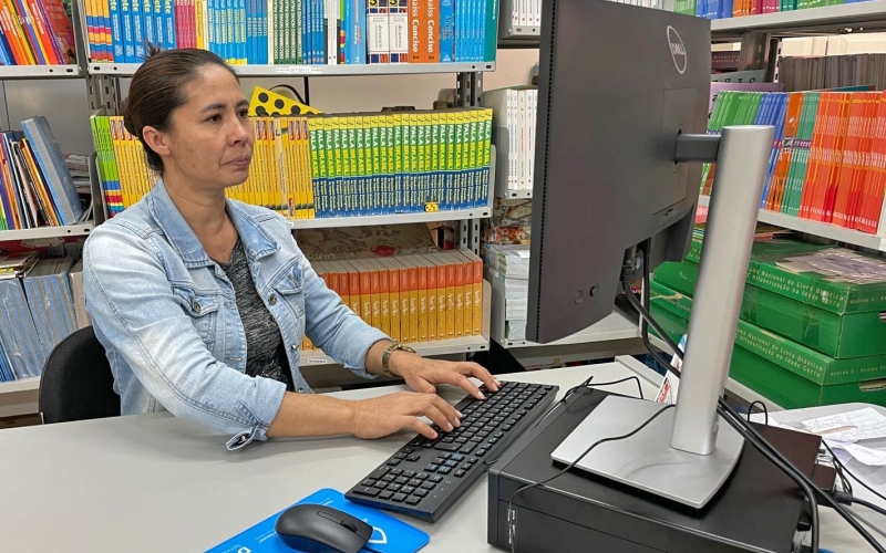 Prefeitura entrega 251 computadores às escolas e CMEIs
