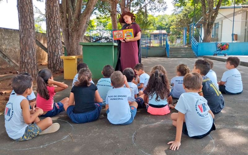 Rede Municipal de Ensino tem atividades temáticas no Dia Nacional do Livro Infantil