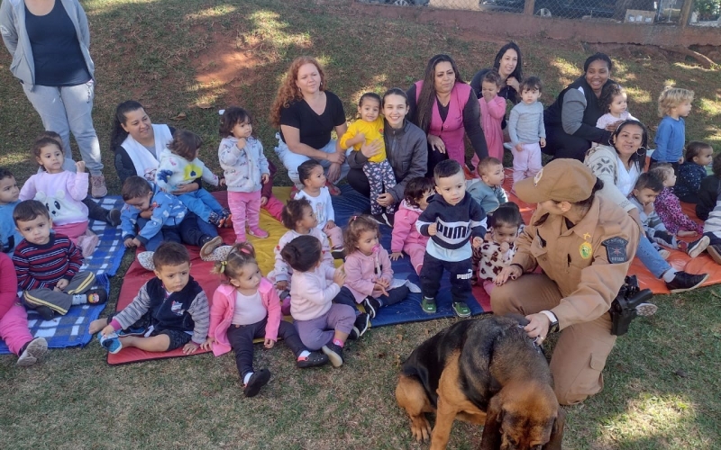 CMEI João e Maria recebe visita do Canil de Operações da Polícia Militar