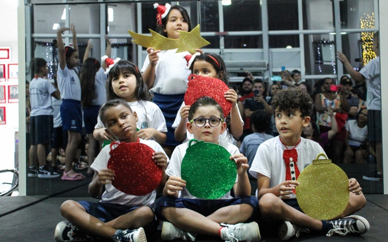 Apresentações de CMEIs e escolas movimentam o Paço Municipal