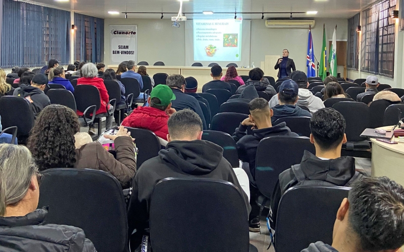 Iniciativa promove a alimentação saudável entre professores e estudantes