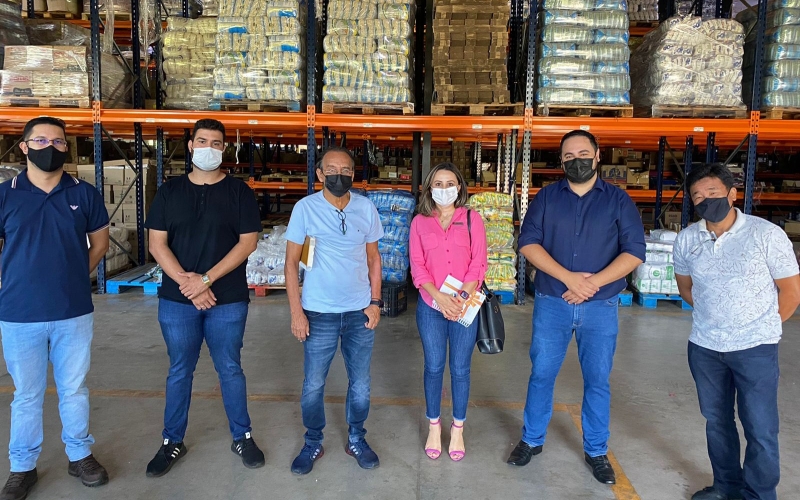Comitiva de Cianorte visita Central de Compras e Almoxarifado de Maringá