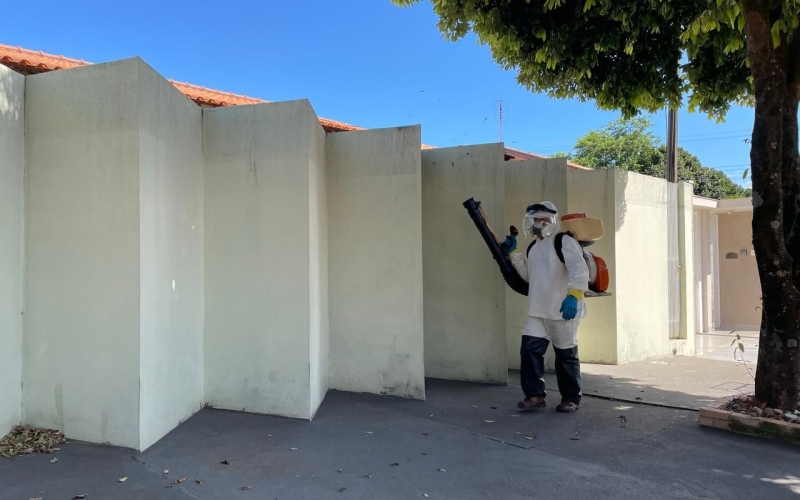 Prefeitura aplica inseticida contra o mosquito da dengue