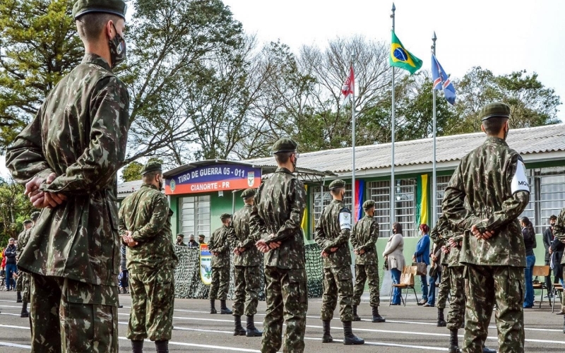 Jovens que completam 18 anos em 2022 devem fazer alistamento militar até 30 de junho