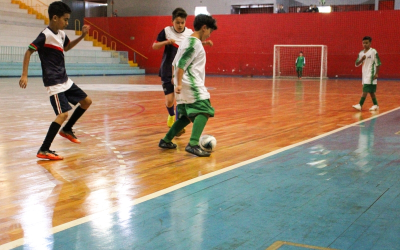 Competição de futsal infantil movimenta atletas, familiares e torcidas