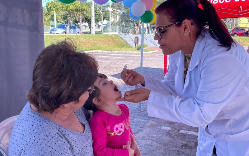 Ação incentiva vacinação contra a pólio