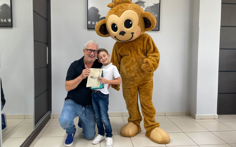 Autor de desenho e mascote do Cinturão Verde se encontram no Paço Municipal