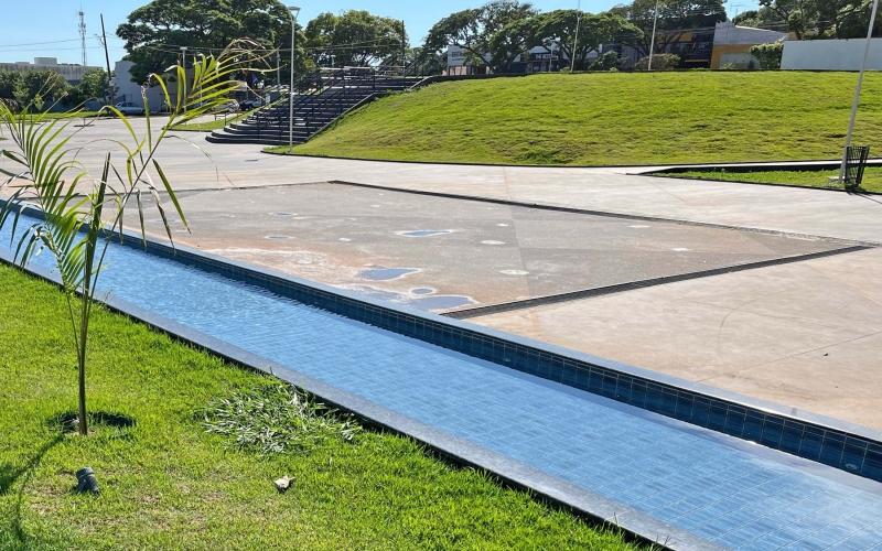 Praça da República tem chafariz desligado para manutenção