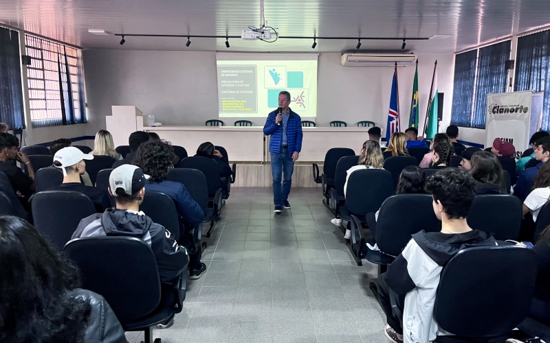 Projeto de Extensão da UEM discute Gestão Pública com alunos do Ensino Médio 