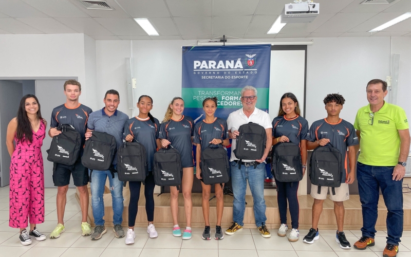 Atletas de Cianorte recebem kits do Geração Olímpica e Paralímpica