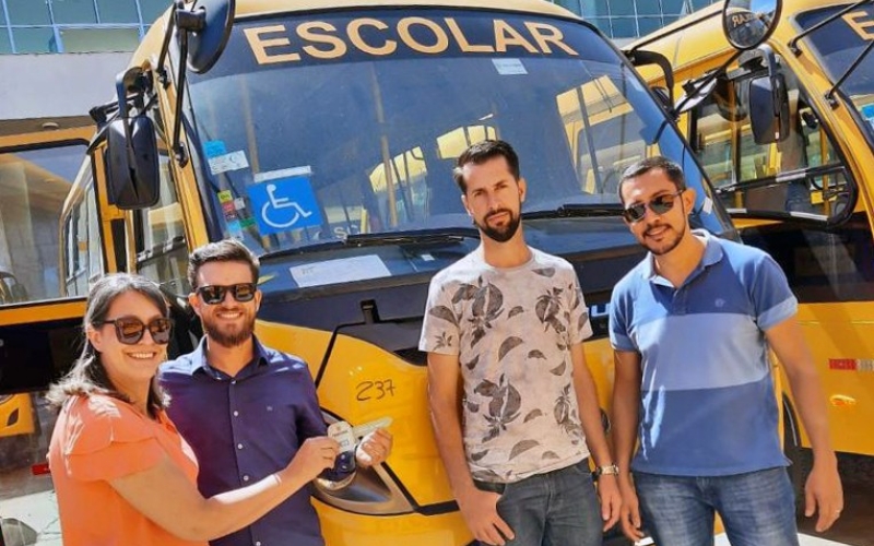 Cianorte recebe ônibus escolar zero quilômetro
