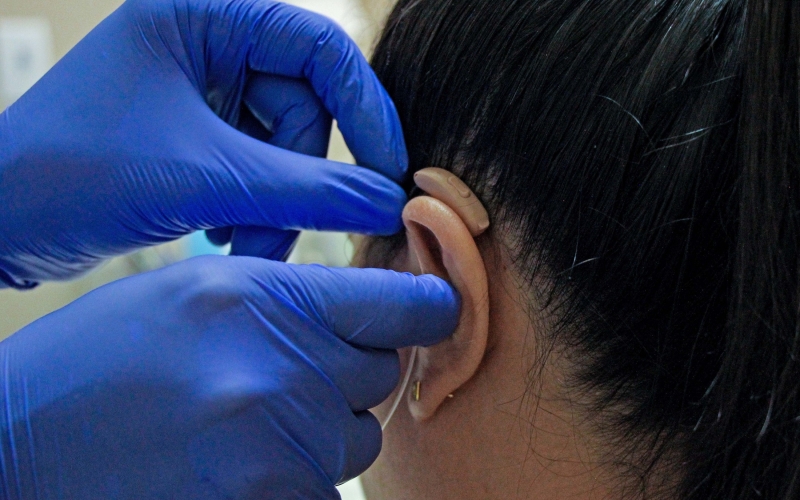Em dois meses, Secretaria de Saúde entrega 150 aparelhos auditivos