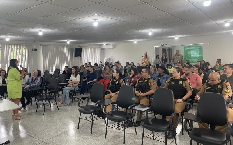 Profissionais recebem capacitação sobre abordagem social 