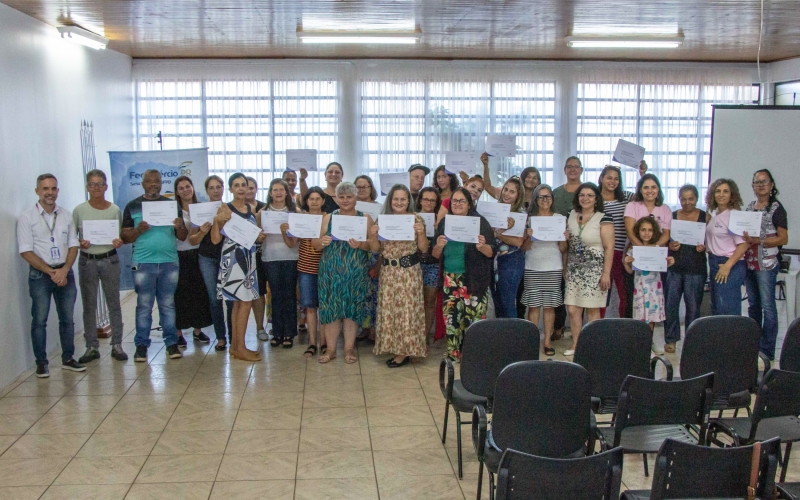 Parceria capacita 30 profissionais e familiares para o cuidado das pessoas idosas