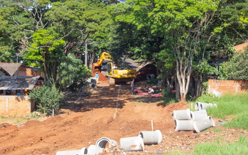Prefeitura inicia obras para pavimentação de via ligando o Jardim Tropical ao das Oliveiras