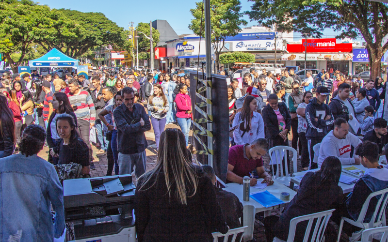 Mutirão do Emprego promove o encontro entre candidatos e empresas contratantes