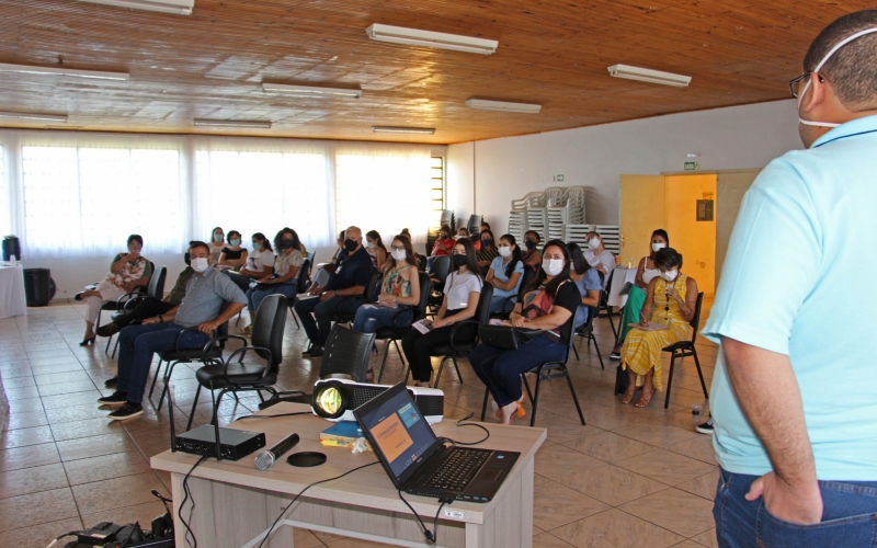 Integrantes da Rede de Proteção da Criança e do Adolescente e Conselho Tutelar participam de capacitação