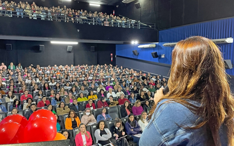 Profissionais da Rede Municipal de Ensino recebem capacitação 