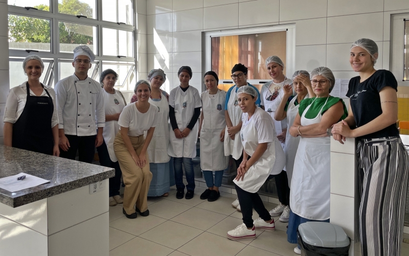 Secretaria de Educação promove capacitação das merendeiras dos CMEIs