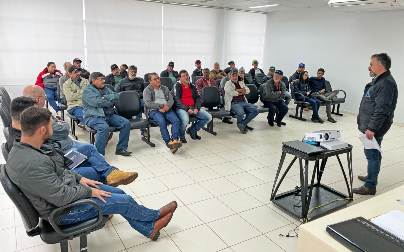Reunião apresenta detalhes do Projeto Maracujá a produtores de Cianorte