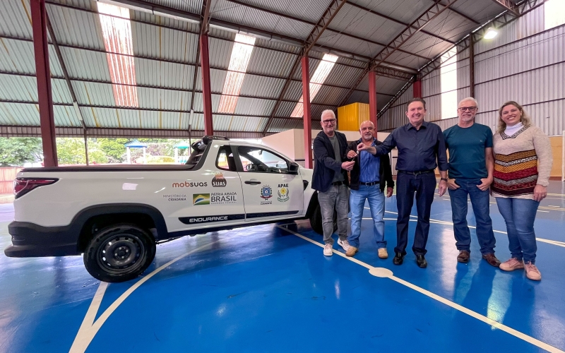 APAE de Cianorte recebe veículo novo