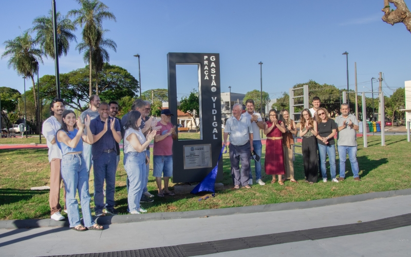 Prefeitura entrega obras de revitalização da Praça Gastão Vidigal 