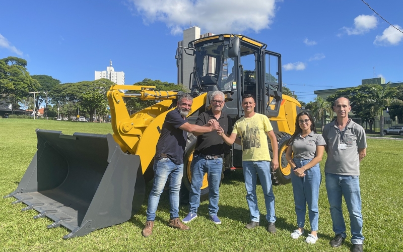 Programa Da Porteira para Dentro conta com nova pá carregadeira