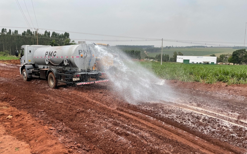 Prefeitura testa asfalto ecológico em via rural de Cianorte