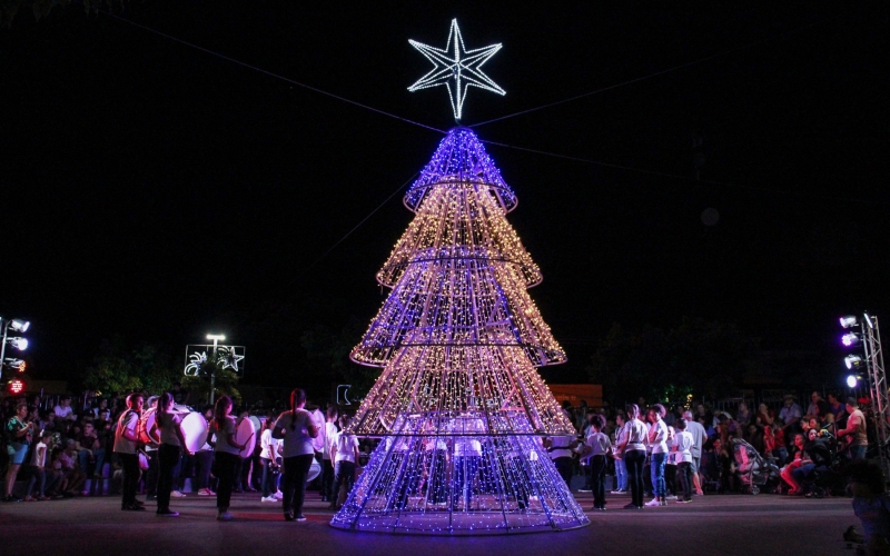 Apresentações culturais marcam lançamento da decoração natalina em São Lourenço