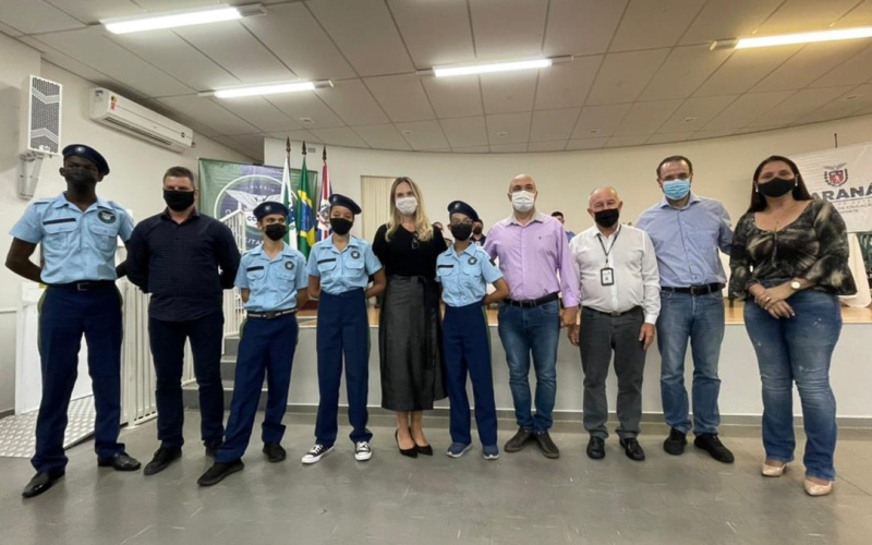 Alunos dos colégios cívico-militares de Cianorte recebem novos uniformes 